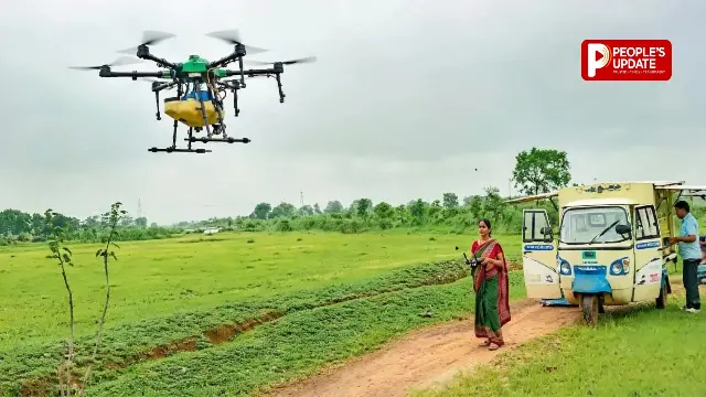 ड्रोन दीदी का कमाल! 15 मिनट में एक एकड़ खेत का छिड़काव, सालाना 2 लाख तक कमाई
