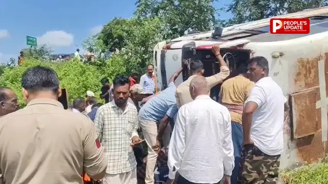 बालोद में कर्मचारियों से भरी बस बेकाबू होकर पलटी, 1 की मौत, 20 से ज्यादा घायल