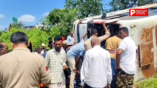 बालोद में कर्मचारियों से भरी बस बेकाबू होकर पलटी, 1 की मौत, 20 से ज्यादा घायल