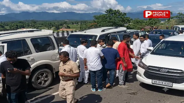 असम में भूपेश बघेल के काफिले पर पथराव, टूटे कार के शीशे,‘गो बैक’ के बाद बवाल, पुलिस-CRPF का लाठीचार्ज