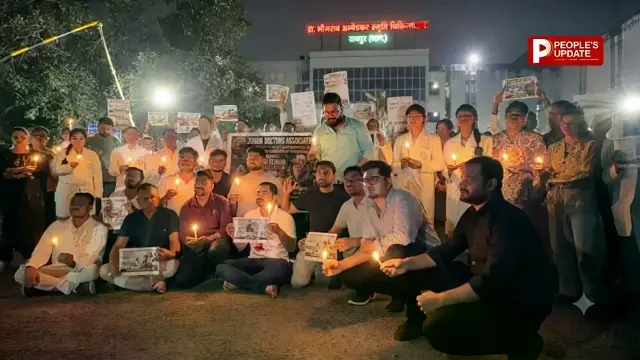 रायपुर में जूनियर डॉक्टरों ने 3 सूत्रीय मांगों को लेकर निकला कैंडल मार्च 