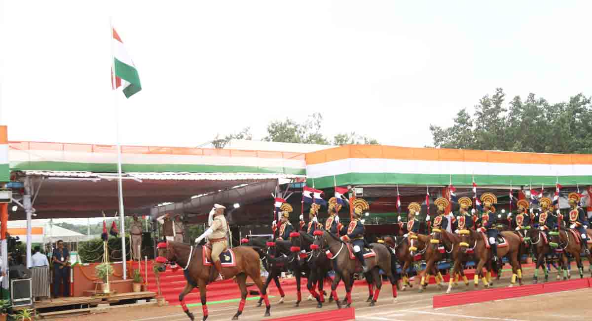 भोपाल में स्वतंत्रता दिवस की तैयारियां पूरी, लाल परेड ग्राउंड में हुई फुल ड्रेस रिहर्सल, परेड में शामिल होंगी विभिन्न बलों की 18 टुकड़ियां
