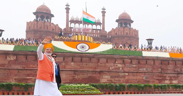 लाल किले से पीएम मोदी की पाकिस्तान को चेतावनी, कहा- खून और पानी एक साथ नहीं बहेंगे, न्यूक्लियर ब्लैकमेल अब नहीं सहा जाएगा