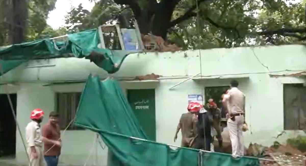 दिल्ली के हुमायूं के मकबरे परिसर में हादसा, फतेह शाह दरगाह की छत और दीवार गिरी, 5 की मौत, कई घायल