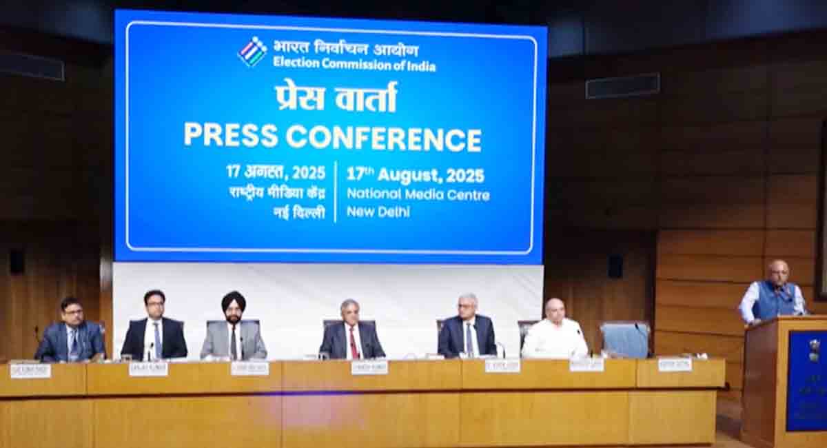 चुनाव आयोग की प्रेस कॉन्फ्रेंस CEC बोले- ‘हमारे लिए न पक्ष है, न विपक्ष, सभी बराबर’; वोट चोरी जैसे आरोप लोकतंत्र का अपमान