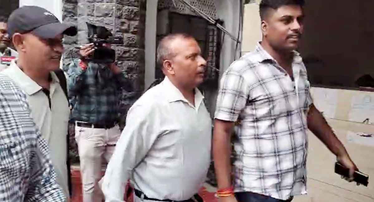 राजा रघुवंशी हत्याकांड में नया मोड़... सोनम और प्रेमी राज ने साजिश के लिए खरीदे थे मोबाइल, इंदौर पहुंची शिलांग पुलिस