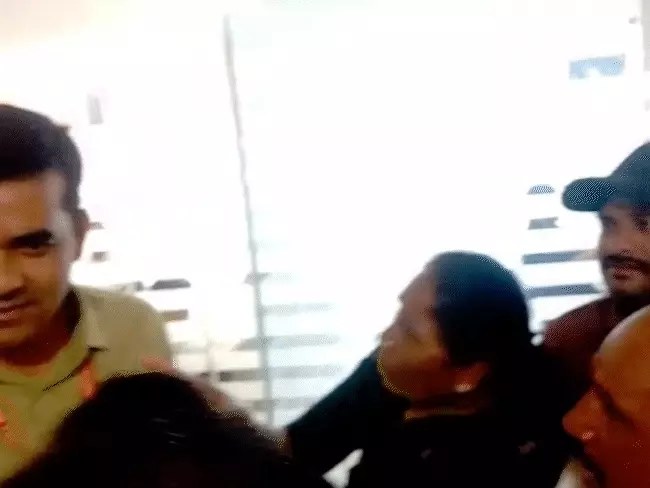 जबलपुर में BJP बैठक में हंगामा, राज्यसभा सांसद सुमित्रा बाल्मिक को पुलिस ने रोका, धक्का-मुक्की के आरोप