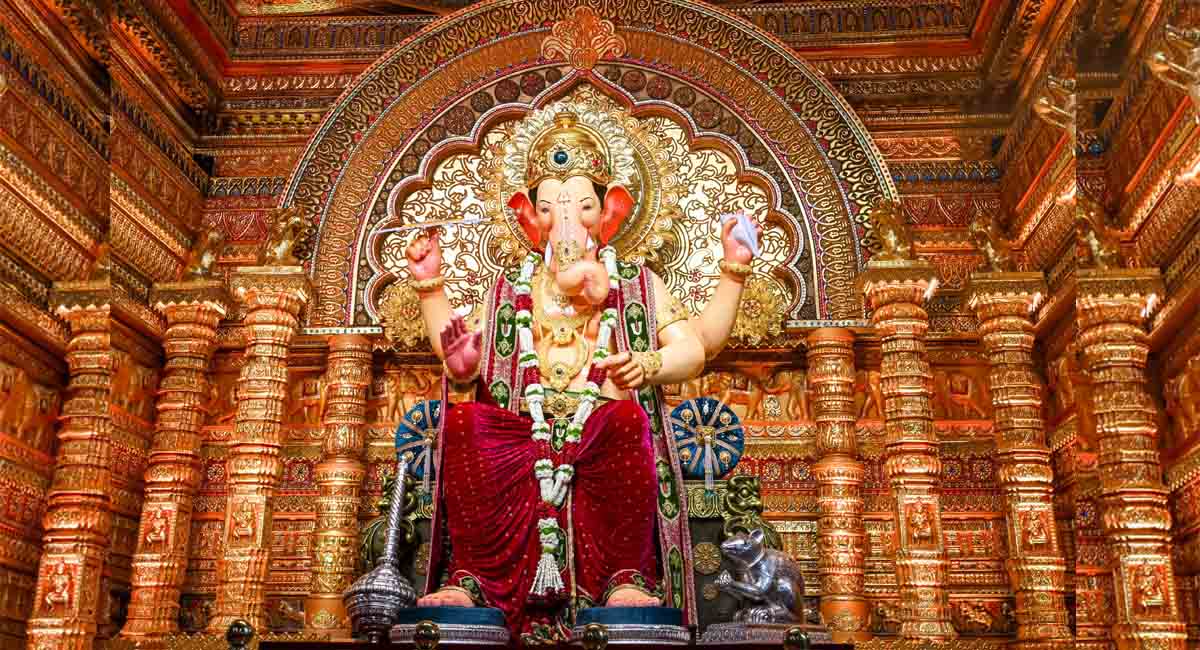 गणेश उत्सव पर महाराष्ट्र बना भक्ति का केंद्र, सिद्धिविनायक से लेकर लालबाग तक उमड़ा भक्तों का जनसागर