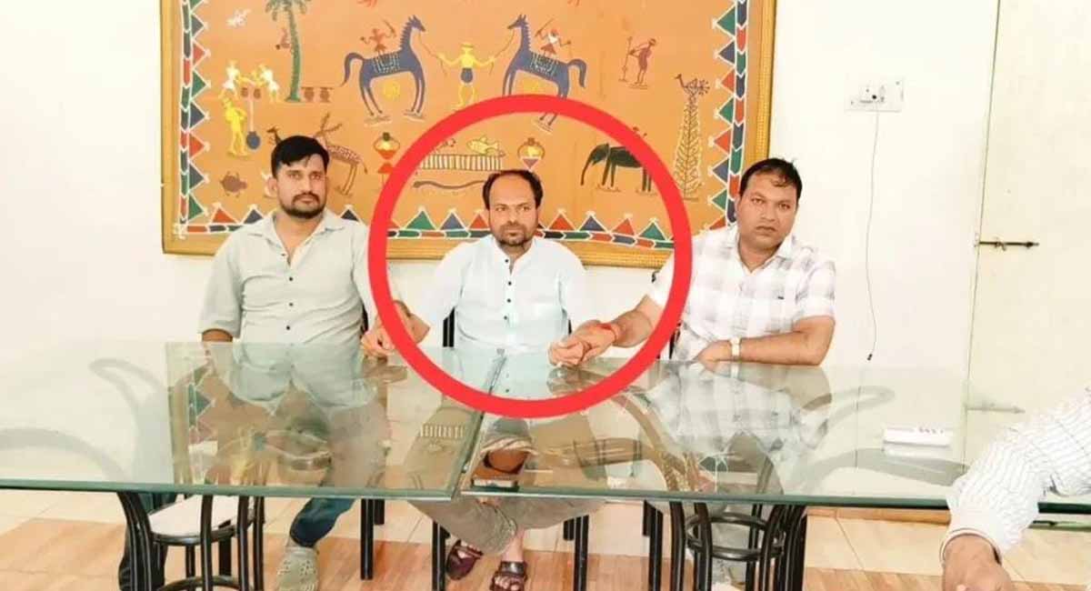झाबुआ में लोकायुक्त ने रोजगार सहायक को रिश्वत लेते रंगे हाथों पकड़ा, जन्म प्रमाण-पत्र के एवज मांगी घूस