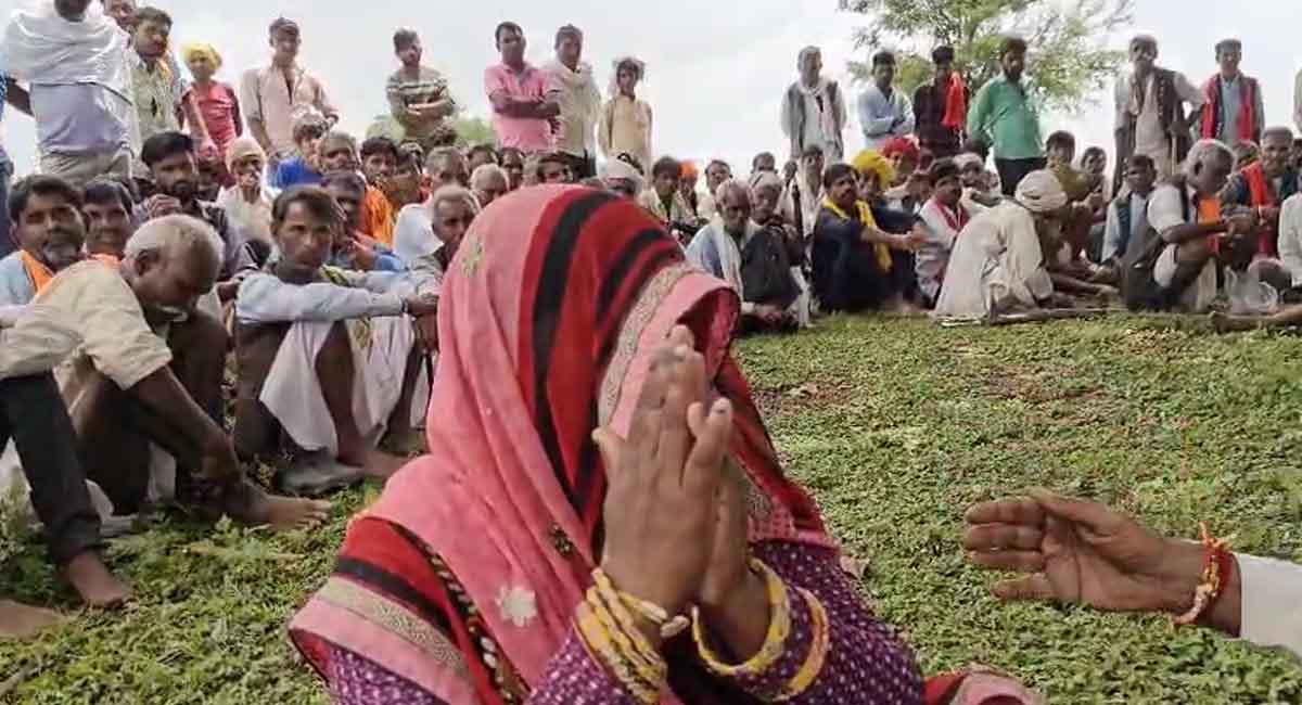 गुना में युवक की की संदिग्ध मौत के 7 दिन बाद खुला राज, पंचायत में पत्नी बोली- मैंने ही उसे मारा, प्रेम-प्रसंग की आशंका पर गहराया संदेह