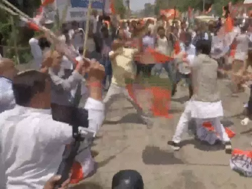 गालीकांड पर पटना में बवाल, PM पर अभद्र टिप्पणी को लेकर कांग्रेस-बीजेपी कार्यकर्ता भिड़े, कांग्रेस दफ्तर के बाहर पथराव और लाठी-डंडे चले