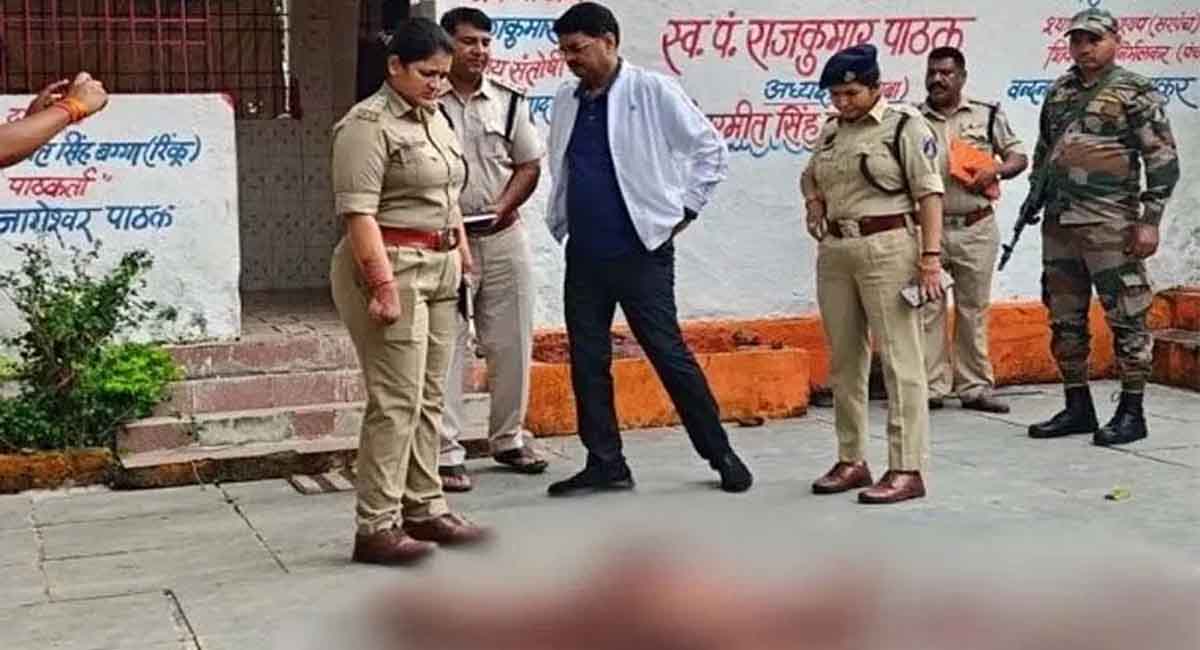 मंदिर में पुजारी की बेरहमी से हत्या, खून से लथपथ मिला शव, जांच में जुटी पुलिस