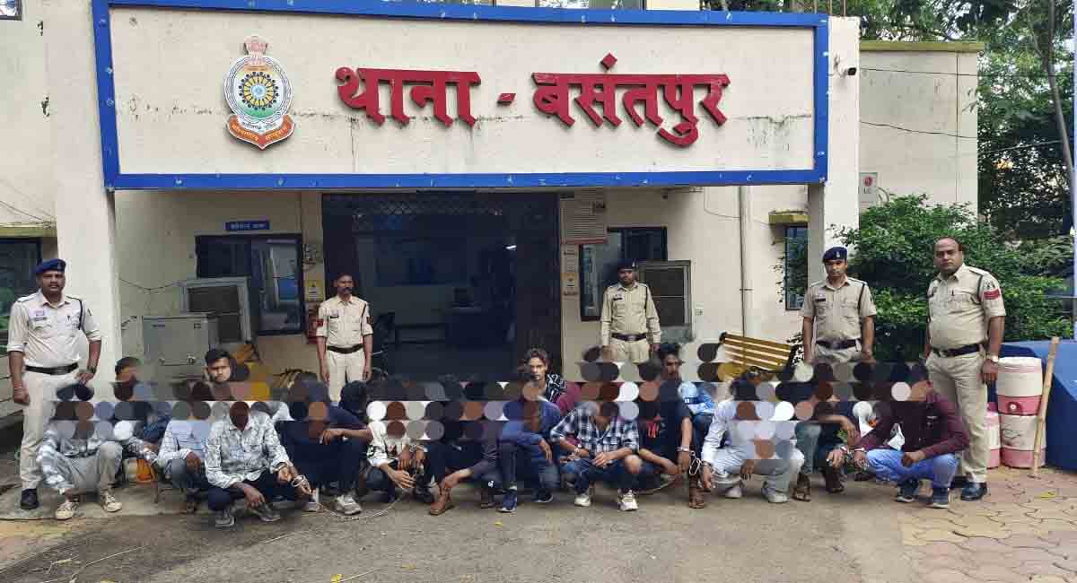 गणेश विसर्जन झांकी के दौरान चाकू लेकर घूमने वाले 28 आरोपी गिरफ्तार, CG में पुलिस ने की बड़ी कार्रवाई 