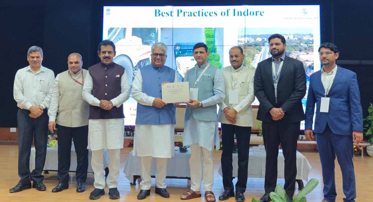 इंदौर को मिला स्वच्छ वायु अवार्ड, 200 में से 200 अंक हासिल कर रचा नया इतिहास, दिल्ली में केंद्रीय मंत्री ने सौंपा वेटलैंड सिटी का सटिर्फिकेट
