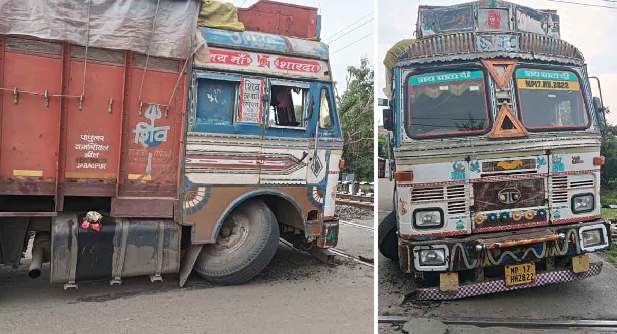 उमरिया रेलवे फाटक पर बड़ा हादसा, रेलवे क्रॉसिंग पर ट्रक फंसने से ट्रेनें थमीं, यात्रियों को भारी असुविधा का सामना