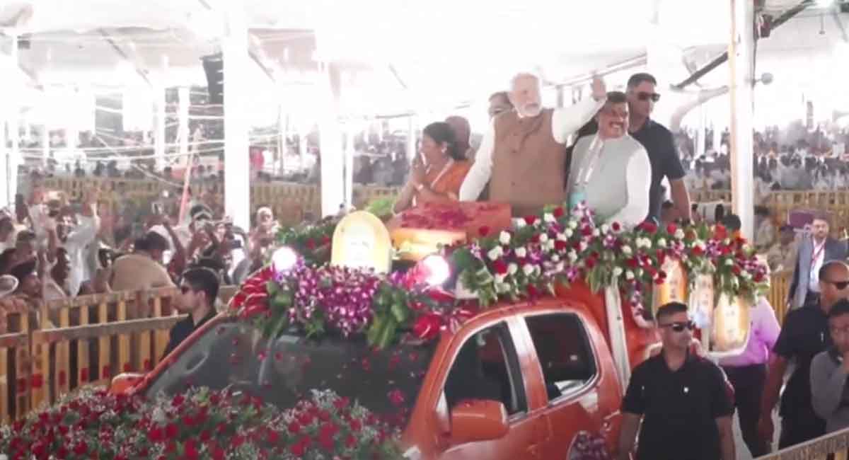 धार पहुंचे PM मोदी, भैंसोला गांव में पीएम मित्रा पार्क की रखेंगे आधारशिला, जन्मदिन पर देंगे बड़ी सौगात