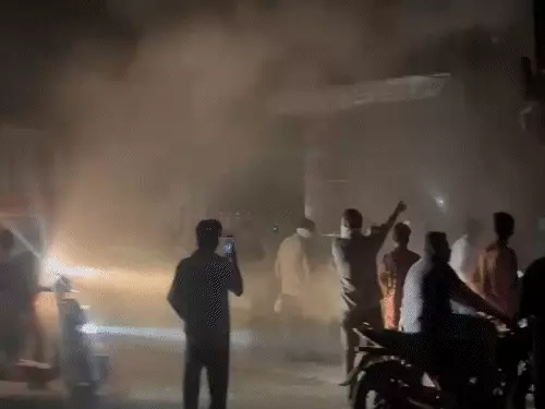 बिलासपुर के गोल बाजार में लगी भीषण आग, लाखों का नुकसान, घने धुएं और भीड़ के कारण बचाव कार्य में बाधा