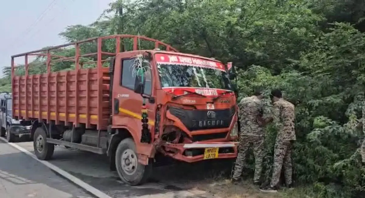 भिंड में NH-719 पर भीषण सड़क हादसा, तेज रफ्तार कैंटर ने दो बाइकों को मारी टक्कर, 5 की मौत; पूरा परिवार खत्म