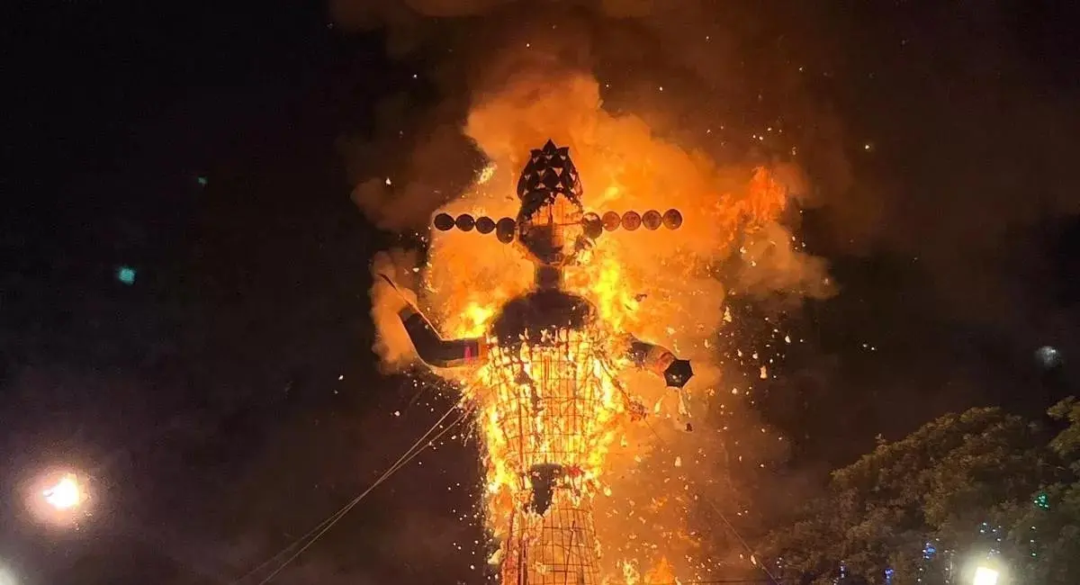 भोपाल में दशहरा का भव्य आयोजन, धूं-धूं कर जला रावण, मेघनाथ और कुंभकरण का पुतला, अधर्म पर हुई धर्म की विजय