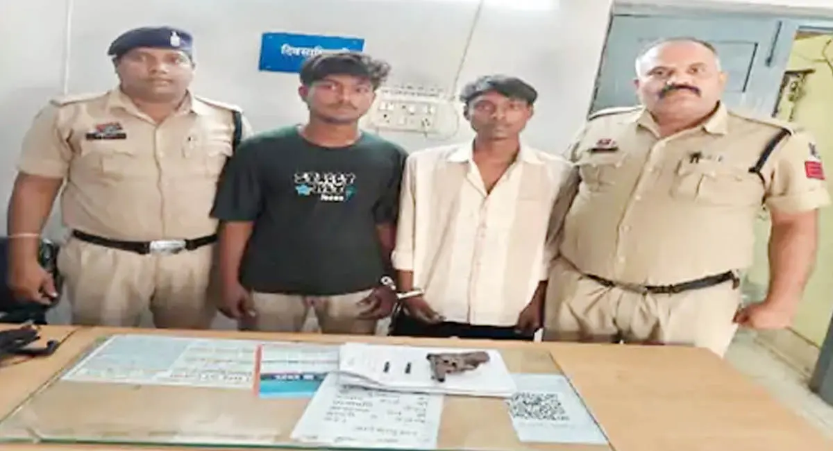 रायपुर में दो युवक रिवॉल्वर और जिंदा कारतूस के साथ गिरफ्तार, आर्म्स एक्ट के तहत केस दर्ज