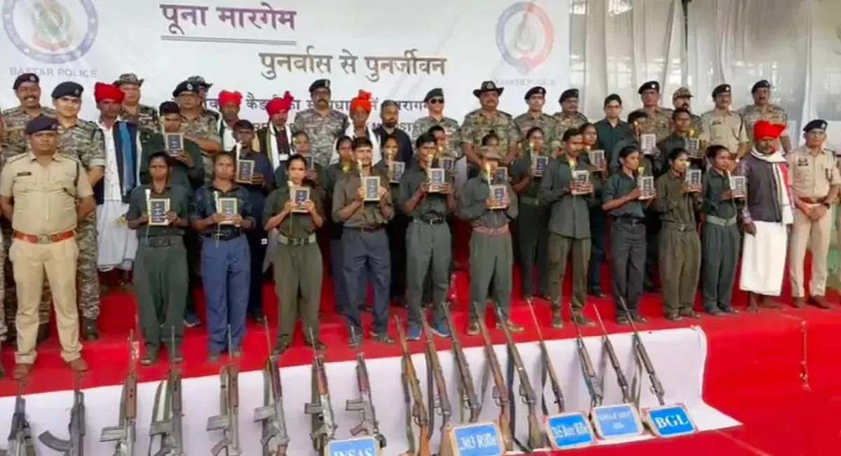 कांकेर में 21 नक्सलियों ने डाले हथियार, बस्तर आईजी बोले- अब भी समय है, सरेंडर कर लें वरना कार्रवाई तय
