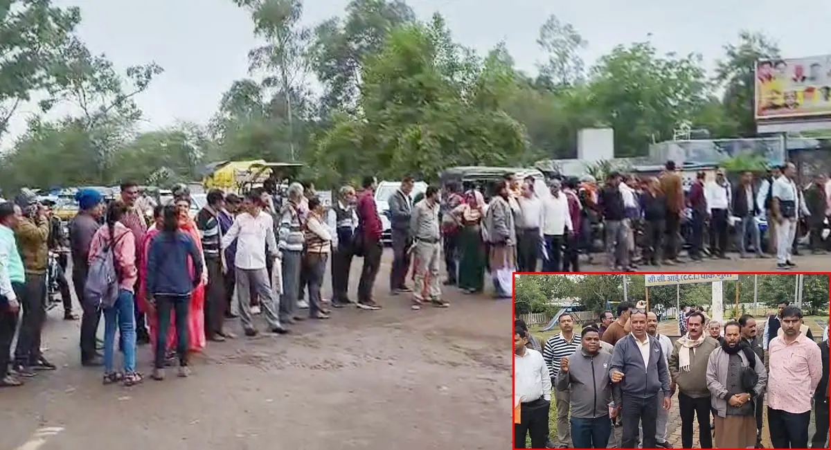 हार्ट पेशेंट टीचर ने परेशानी बताई तो अधिकारियों ने दी सस्पेंड की धमकी; साथियों ने किया चक्काजाम