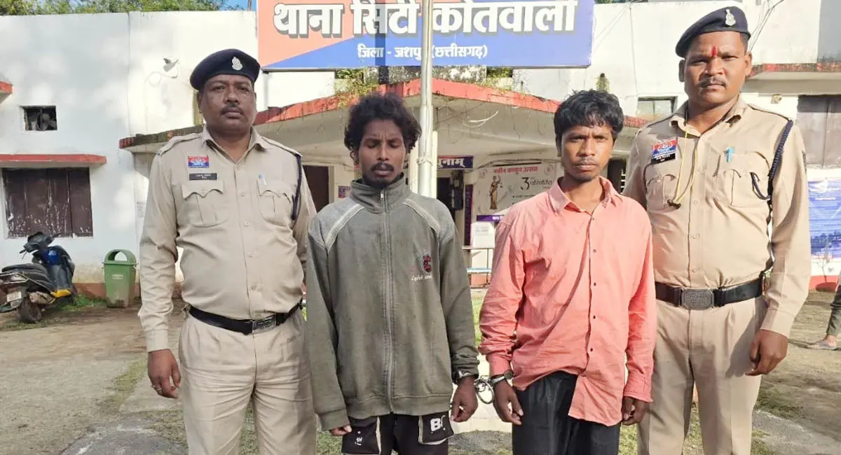 पैसों के विवाद में दोस्तों ने चाकू और लोहे की छड़ से मारा, फिर पहचान मिटाने को जला दिया शव, 3 आरोपी गिरफ्तार