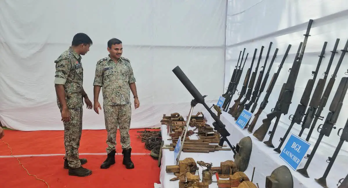 नक्सलियों की अवैध हथियार फैक्ट्री ध्वस्त, 17 राइफलें समेत भारी मात्रा में सामग्री बरामद