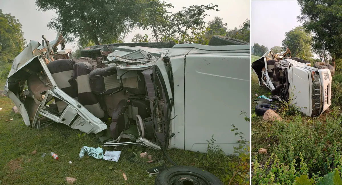 अजयगढ़-करतल मार्ग पर तेज रफ्तार बोलेरो पलटी, दो युवकों की मौत, एक गंभीर