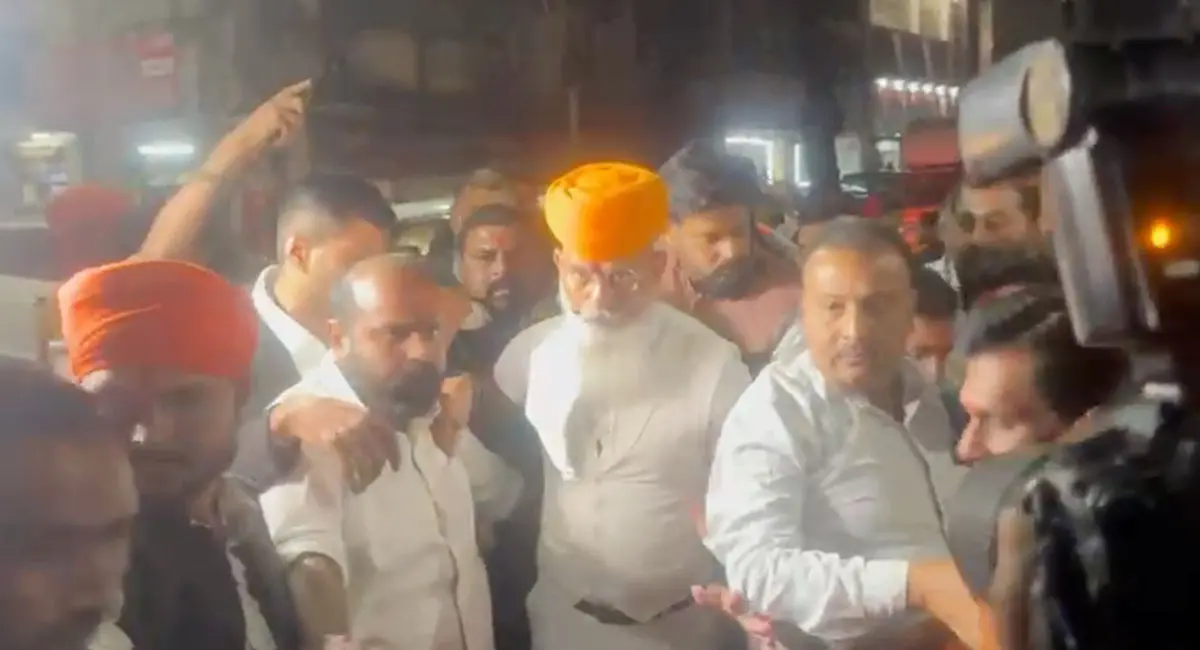 रायपुर में करणी सेना के राष्ट्रीय अध्यक्ष डॉ. राज शेखावत ने दी गिरफ्तारी, भारी पुलिस बल तैनात