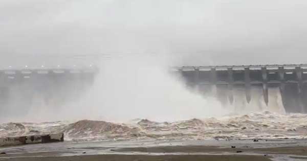 Jabalpur News : बरगी बांध के 4 गेट और खुले, 3 दिनों में तीसरी बार गेट खोले, 17 गेटों से छोड़ा जा रहा 2.92 लाख क्यूसेक पानी