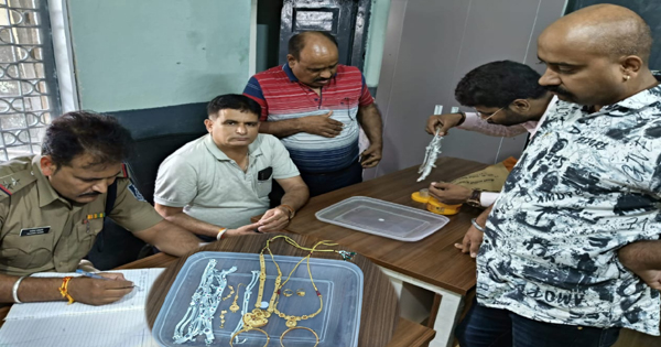 सोनम के भाई ने राजा के परिवार को लौटाए शादी के गहने, पिता ने कहा दान वापस नहीं लेंगे!