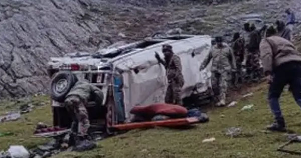 लद्दाख के कारगिल में बड़ा हादसा : खाई में गिरी मिनी बस, 2 की मौत, 8 गंभीर घायल
