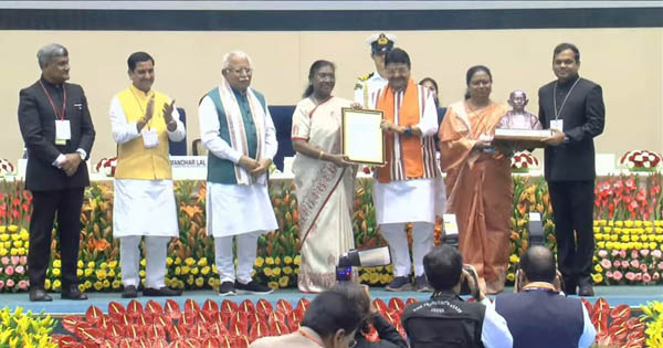 देश का दूसरा सबसे स्वच्छ शहर बना भोपाल, स्वच्छता सर्वेक्षण में राजधानी ने लगाई 3 पायदान की छलांग, महापौर और निगम आयुक्त ने ग्रहण किया सम्मान