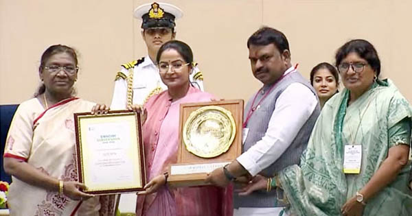 स्वच्छता सर्वेक्षण : इंदौर-भोपाल के अलावा MP के 8 शहरों को राष्ट्रपति ने किया सम्मानित, इन श्रेणी में रहे आगे