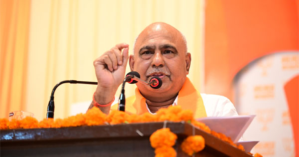 BJP प्रदेश अध्यक्ष हेमंत खंडेलवाल पहुंचे ग्वालियर, कार्यकर्ताओं ने रेलवे स्टेशन से लेकर सभागार तक किया फूलों से स्वागत