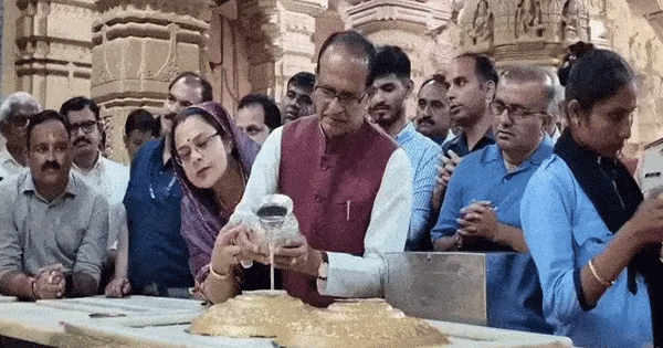 उड़ान भरते ही डेल्टा एयरलाइंस के प्लेन में लगी भयंकर आग, कराई गई इमरजेंसी लैंडिंग, सामने आया VIDEO