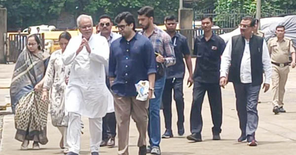 ED कार्यालय पहुंचे भूपेश बघेल, सपरिवार बेटे चैतन्य से मिले, बोले- बेवजह बेटे को फंसाया जा रहा है, विपक्ष को डराने की कोशिश