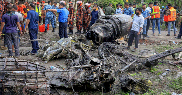 Bangladesh Plane Crash : अब तक 27 लोगों की मौत, विमान आबादी से दूर ले जाना चाहता था पायलट, लेकिन समय…