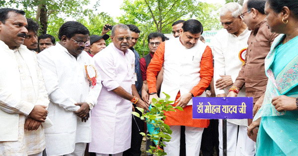 भोपाल : मानव संग्रहालय में रोपे गए 4 हजार पौधे, सीएम डॉ. मोहन यादव ने लागाया बेलपत्र का पौधा, बोले- मप्र भाग्यशाली है…