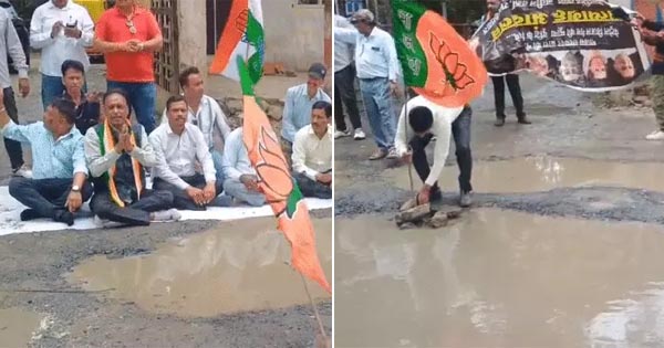 इंदौर में कांग्रेस का अनोखा प्रदर्शन, गड्ढों में बैठकर गाए भजन, नेता बोले- अधिकारियों को नींद से जागना होगा