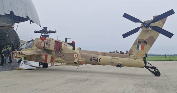 ‘फ्लाइंग टैंक’ की ताकत से लैस हुई भारतीय सेना, अमेरिका से मिली अपाचे हेलिकॉप्टर की पहली खेप, हिंडन एयरबेस पर उतारे 3 हेलिकॉप्टर