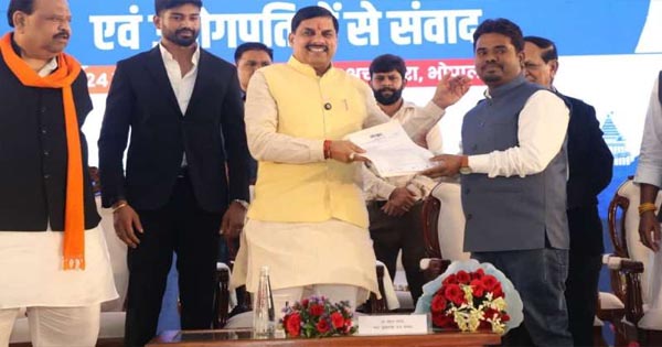सीएम डॉ. मोहन यादव की घोषणा, उद्योगों में काम करने वाले युवाओं को मिलेंगे पांच हजार रुपए, लाड़ली बहनों को भाई दूज से मिलेगा ये उपहार