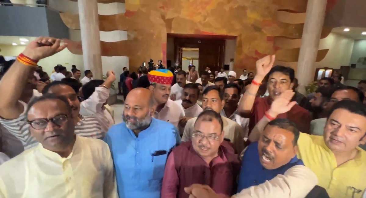 MP विधानसभा में पारित हुआ श्रम संशोधन विधेयक, विपक्ष का वॉकआउट, कांग्रेस ने बताया मजदूर विरोधी, कहा- ये शोषण बढ़ाएगा