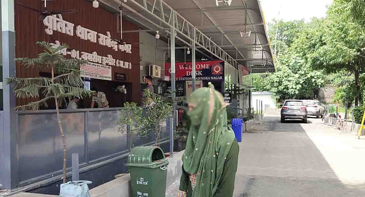 हनीमून मर्डर मिस्ट्री में घरेलू ड्रामा : सचिन रघुवंशी की कथित पत्नी ने घर पर किया हंगामा, थाने में घंटों बैठी रही पीड़िता