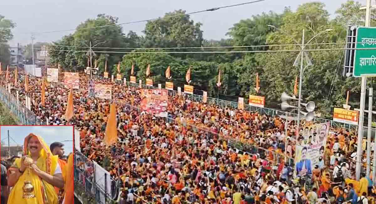कुबेरेश्वर धाम में पं. प्रदीप मिश्रा की भव्य कांवड़ यात्रा, श्रद्धालुओं का सैलाब, देशभर से ढाई लाख शिवभक्त हुए शामिल; हाईवे पर घंटों लंबा जाम