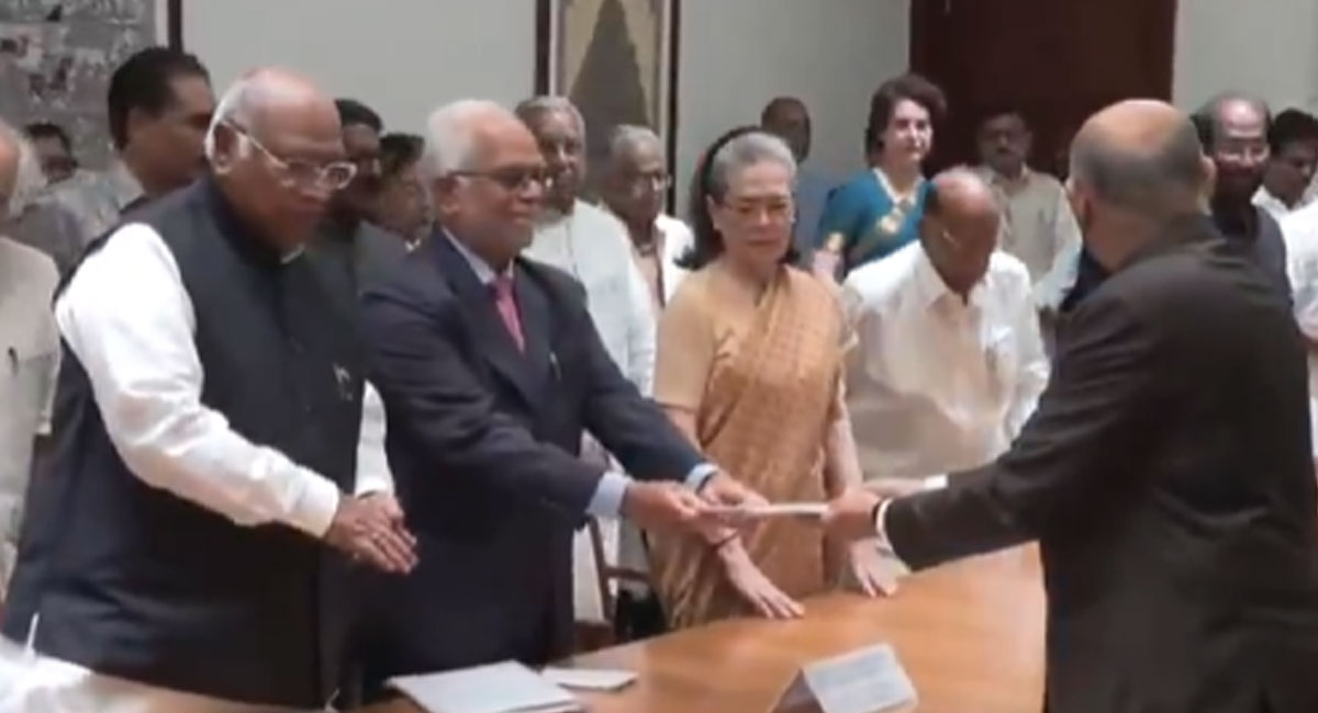 Vice President Election 2025 : INDIA गठबंधन के उम्मीदवार बी. सुदर्शन रेड्डी ने भरा नामांकन, सोनिया गांधी-खड़गे समेत दिग्गज नेता रहे मौजूद