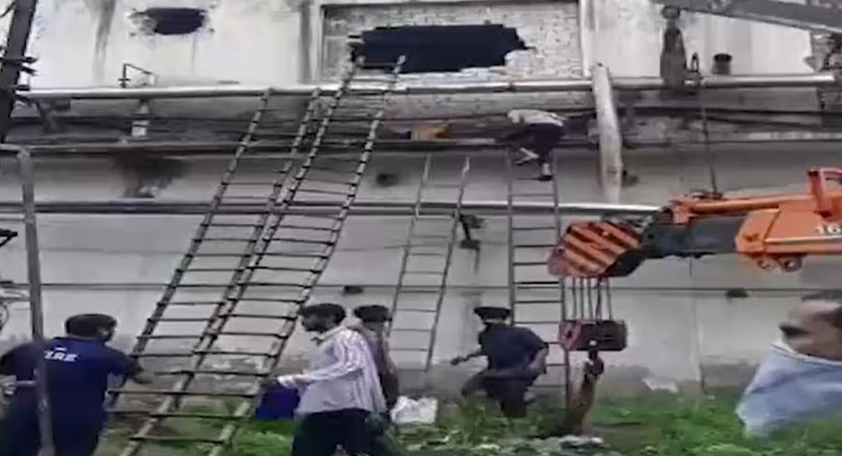 जालंधर में मेट्रो मिल्क फैक्ट्री में अमोनिया गैस का रिसाव, कर्मचारियों को निकालने के लिए रेस्क्यू ऑपरेशन जारी