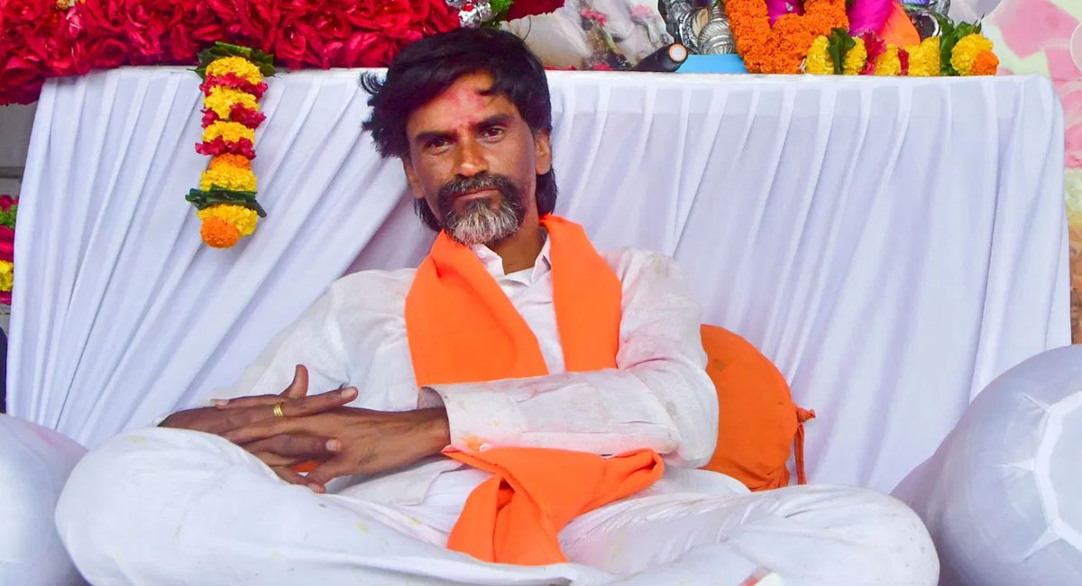 Maratha Reservation : मनोज जरांगे ने खत्म किया अनशन, समर्थकों से कहा- ‘अब गांव लौट जाओ’; सरकार ने मानी 6 मांगें