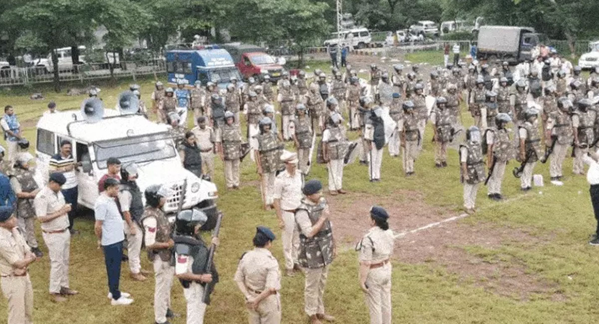 त्योहारों से पहले भोपाल पुलिस की मॉक ड्रिल : पथराव, आंसू गैस और फायरिंग की गई रिहर्सल